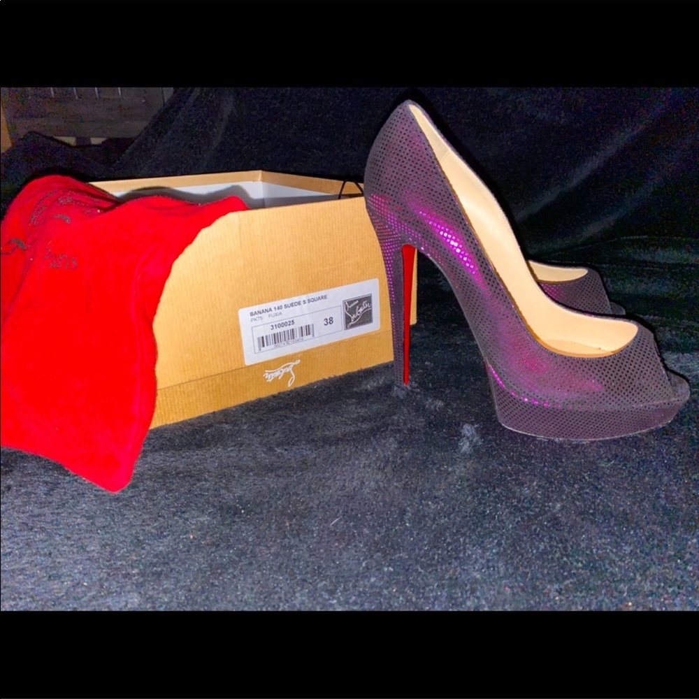 ❌ SOLD ❌ Authentic Christian Louboutin Banana 120 FUXIA suede